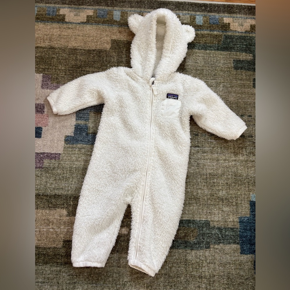 LIKE NEW Patagonia Furry Friends Bunting